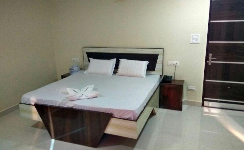 Hotel Sukh Sagar Gwalior Bagian luar foto